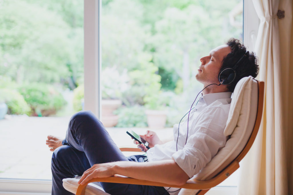 5 Podcasts Episodes to Clean Your Cluttered Mind